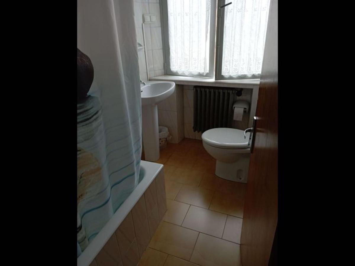 Room In Lodge - Double And Single Room - Pension Oria 2 Luarca Buitenkant foto