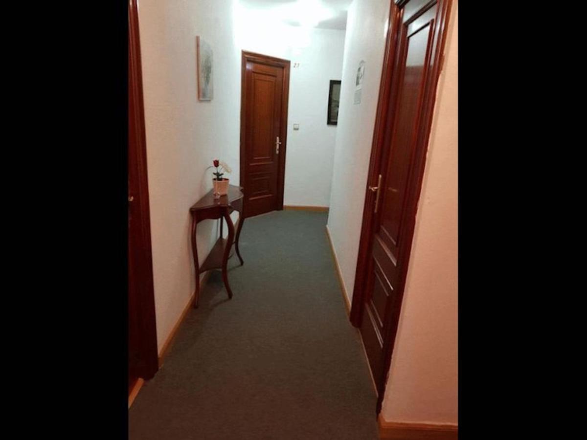 Room In Lodge - Double And Single Room - Pension Oria 2 Luarca Buitenkant foto
