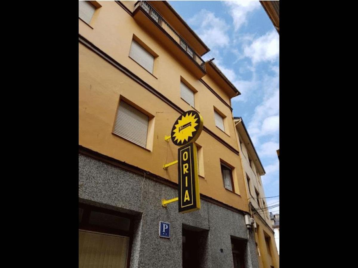 Room In Lodge - Double And Single Room - Pension Oria 2 Luarca Buitenkant foto