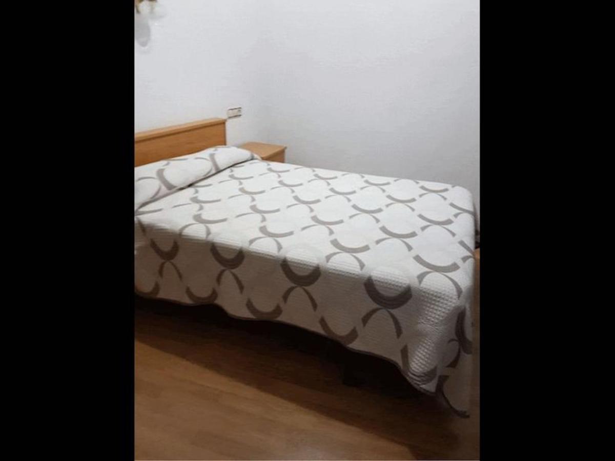 Room In Lodge - Double And Single Room - Pension Oria 2 Luarca Buitenkant foto