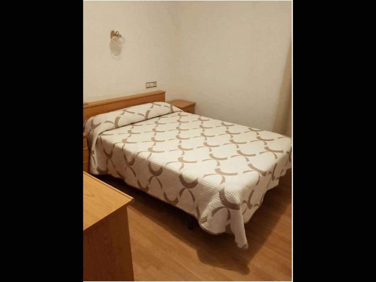 Room In Lodge - Double And Single Room - Pension Oria 2 Luarca Buitenkant foto