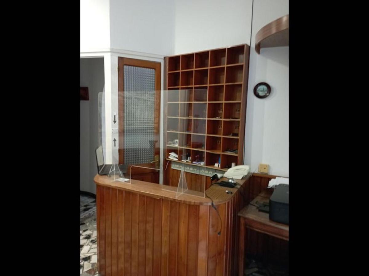 Room In Lodge - Double And Single Room - Pension Oria 2 Luarca Buitenkant foto