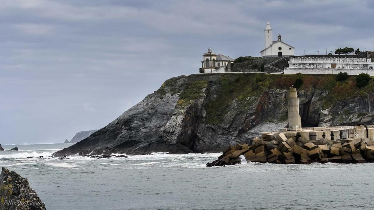 Room In Lodge - Double And Single Room - Pension Oria 2 Luarca Buitenkant foto