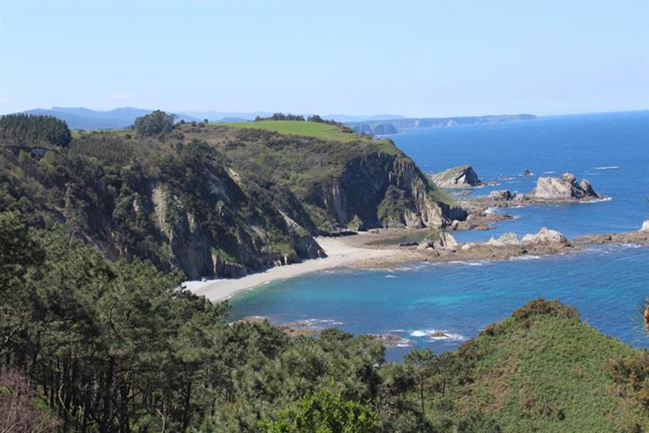 Room In Lodge - Double And Single Room - Pension Oria 2 Luarca Buitenkant foto