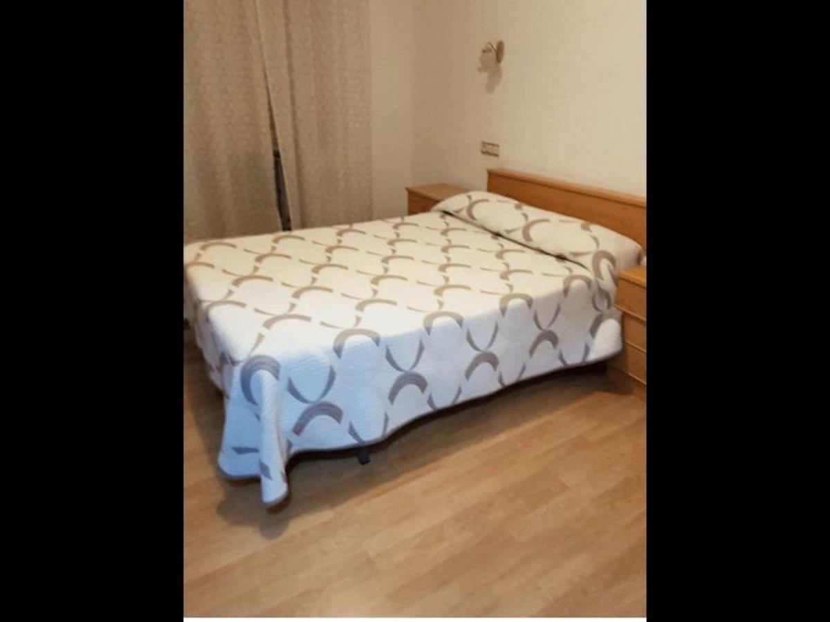 Room In Lodge - Double And Single Room - Pension Oria 2 Luarca Buitenkant foto