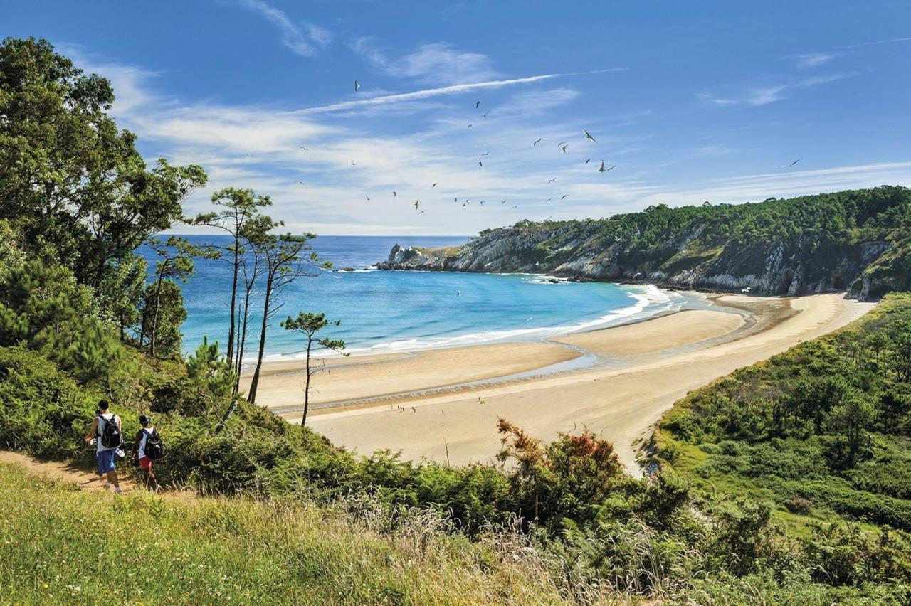 Room In Lodge - Double And Single Room - Pension Oria 2 Luarca Buitenkant foto