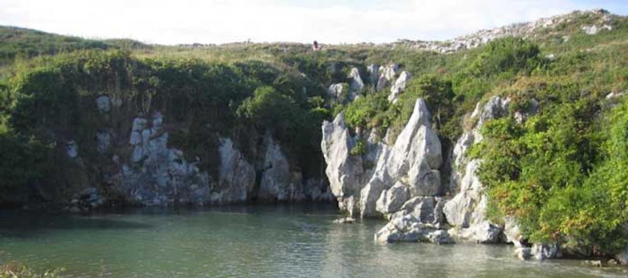 Room In Lodge - Double And Single Room - Pension Oria 2 Luarca Buitenkant foto